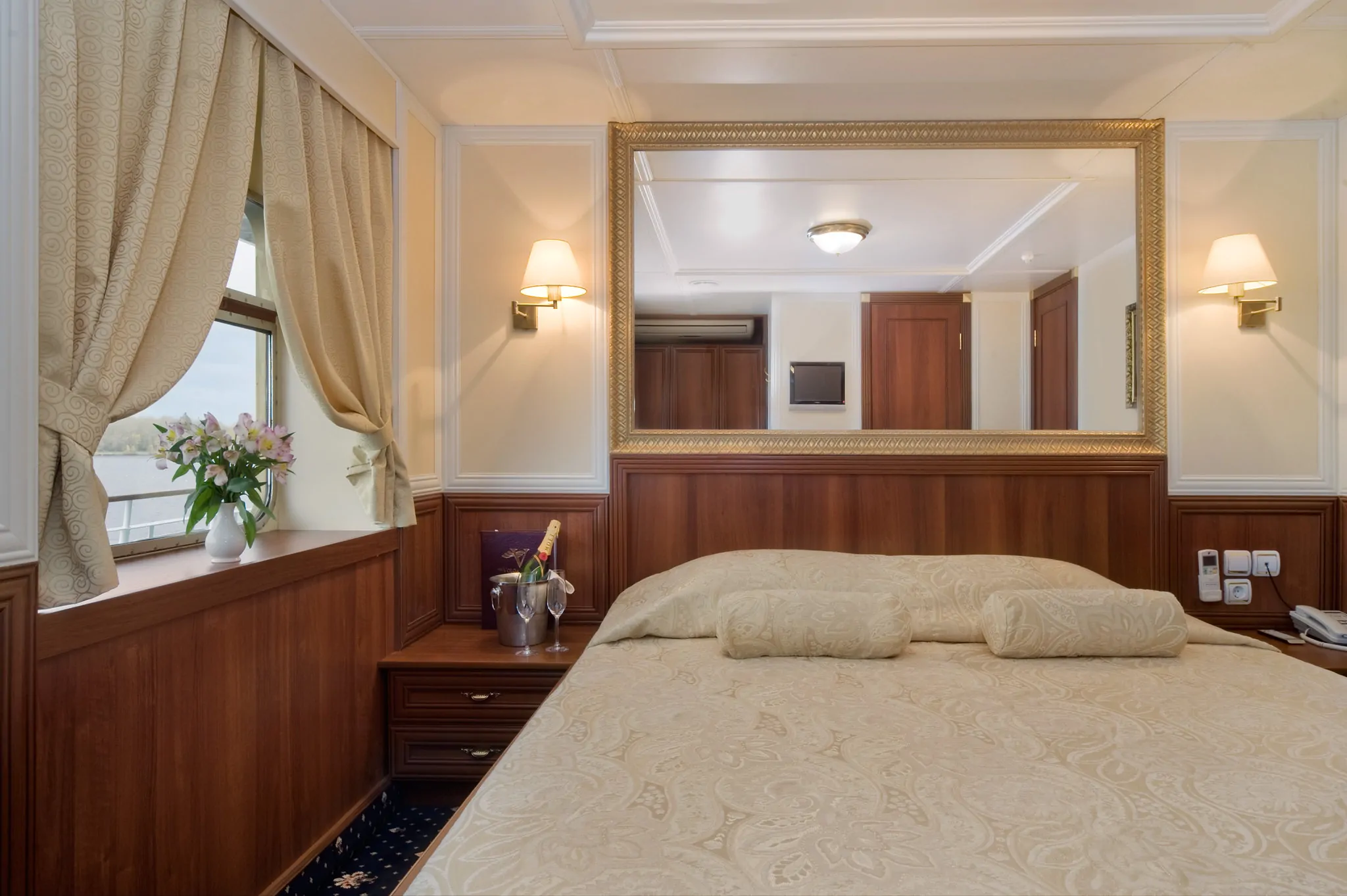 Делюкс (прогулочная палуба)