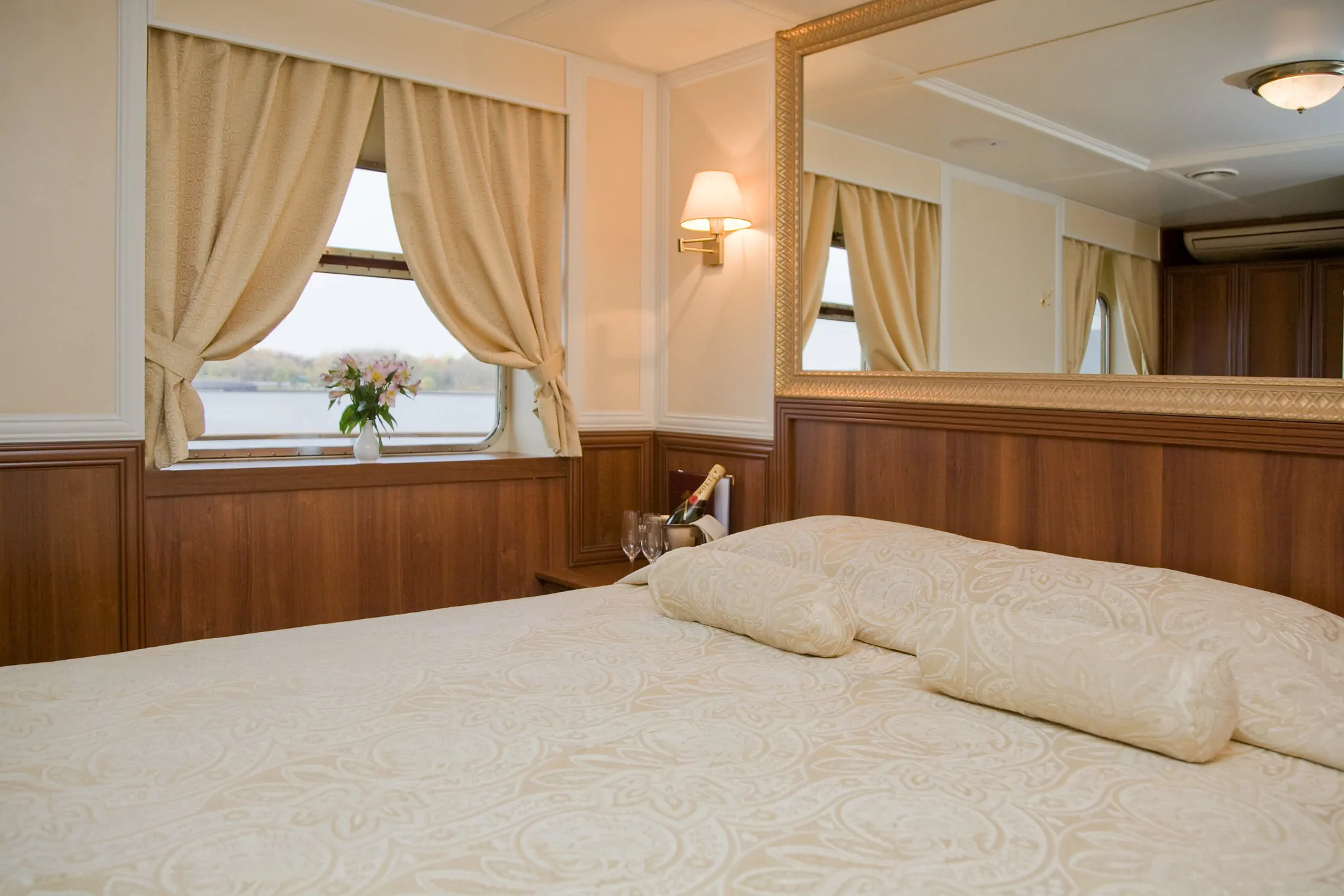 Делюкс (прогулочная палуба)