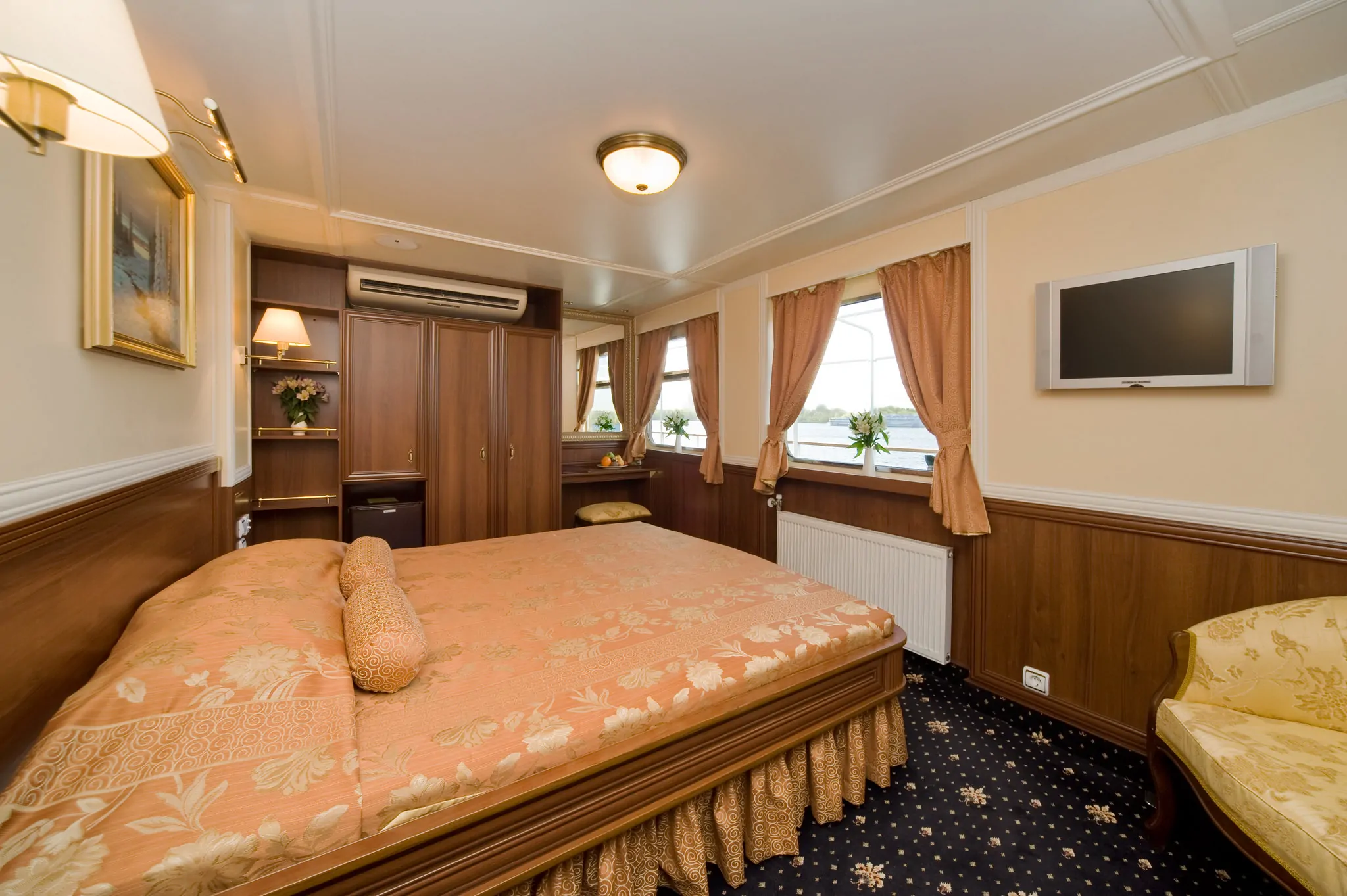 Дипломатический Люкс