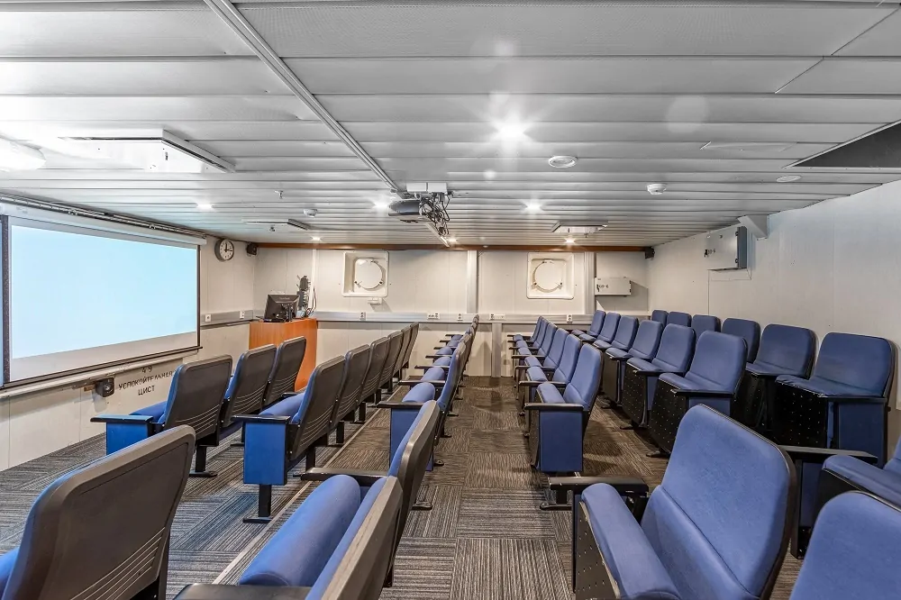 Профессор Хромов