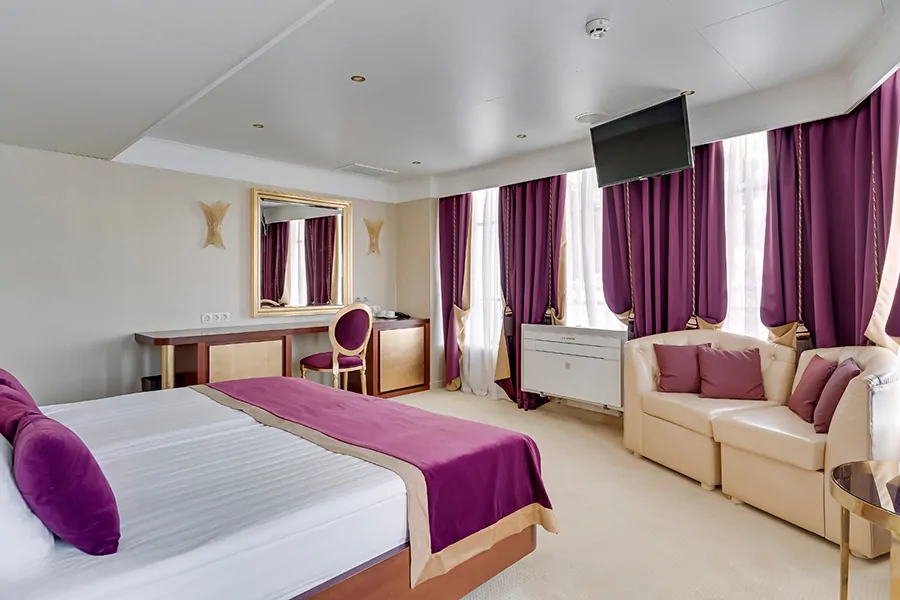 Панорамный люкс с балконом