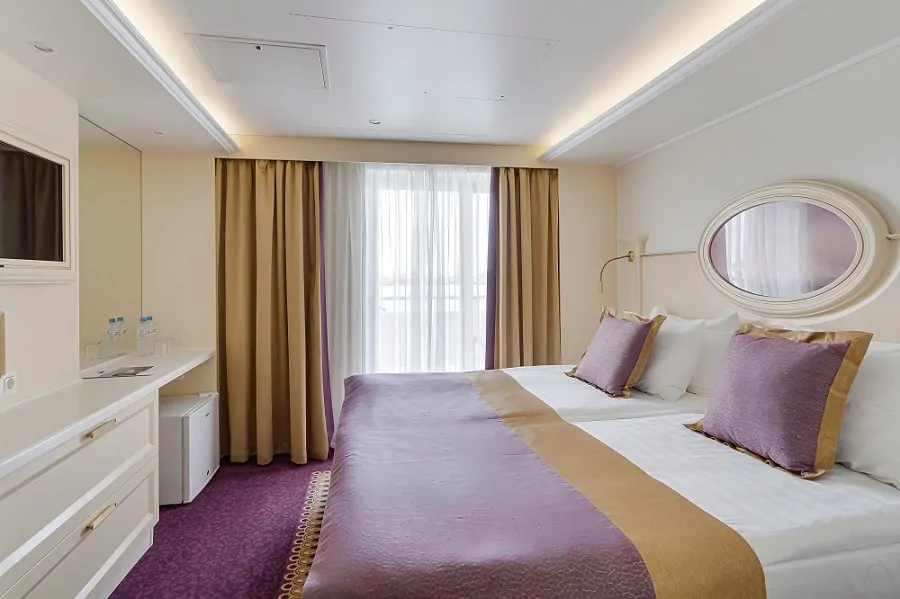 Полулюкс с балконом (средняя палуба)