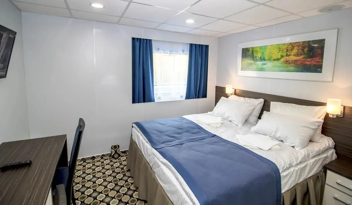 Делюкс с двуспальной кроватью (средняя палуба)