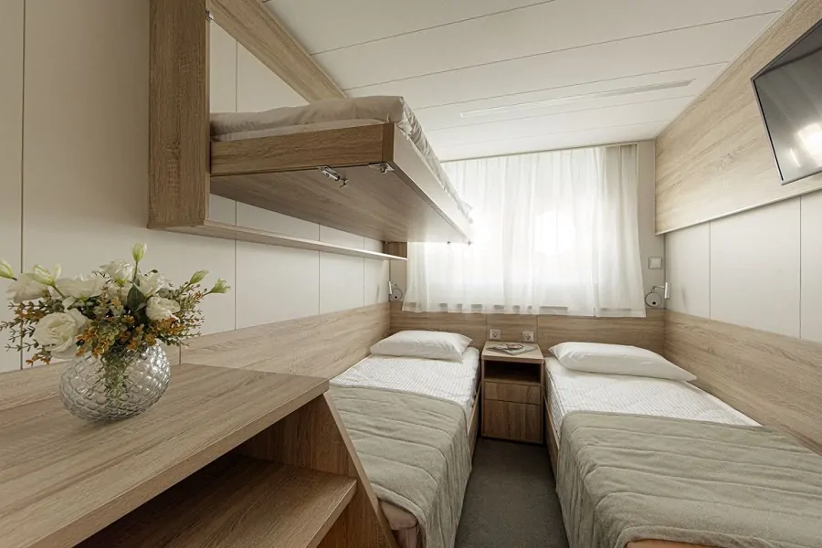 3-местная 2-ярусная (нижняя палуба)