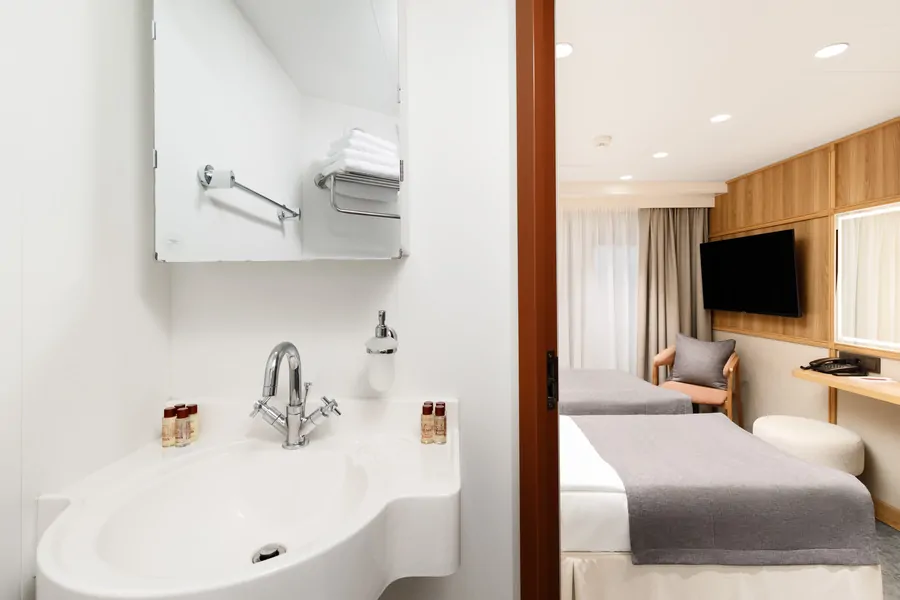 2-местая с балконом (средняя палуба)