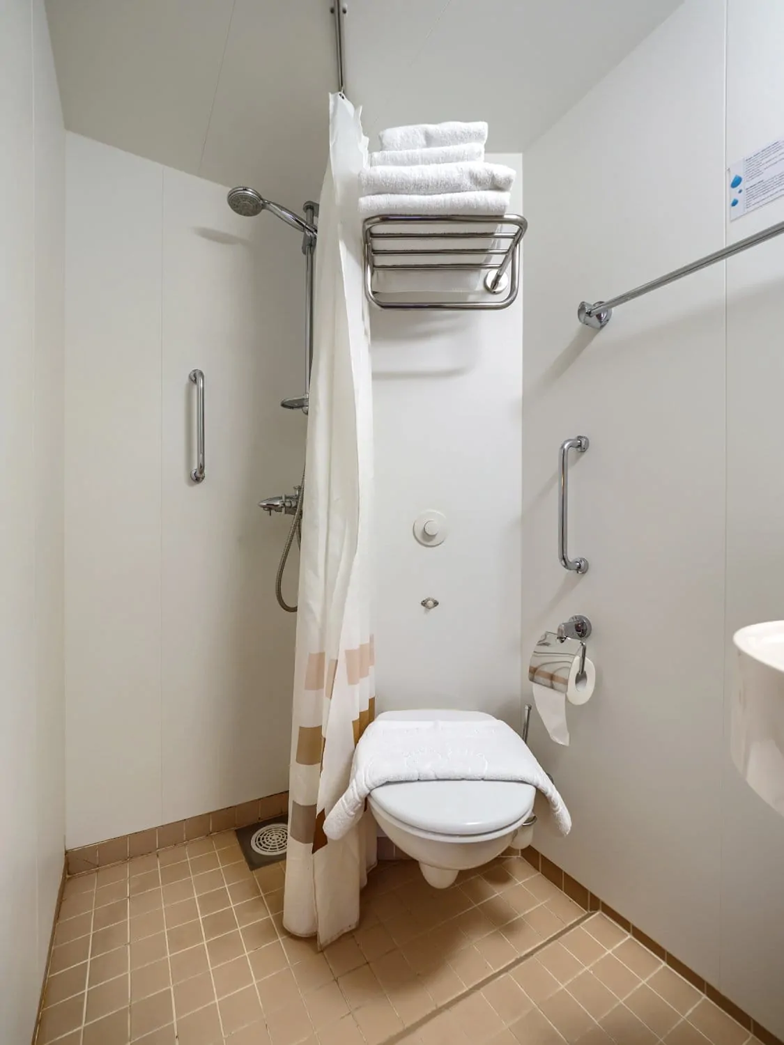 Полулюкс А с балконом (шлюпочная палуба)