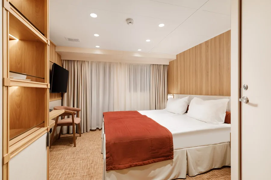 Полулюкс Б с балконом (шлюпочная палуба)