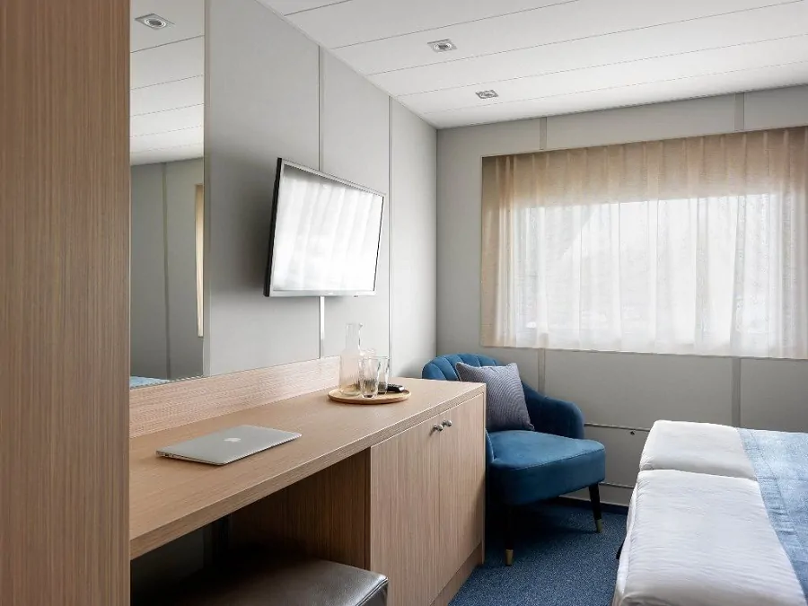 Делюкс с двуспальной кроватью (шлюпочная палуба)