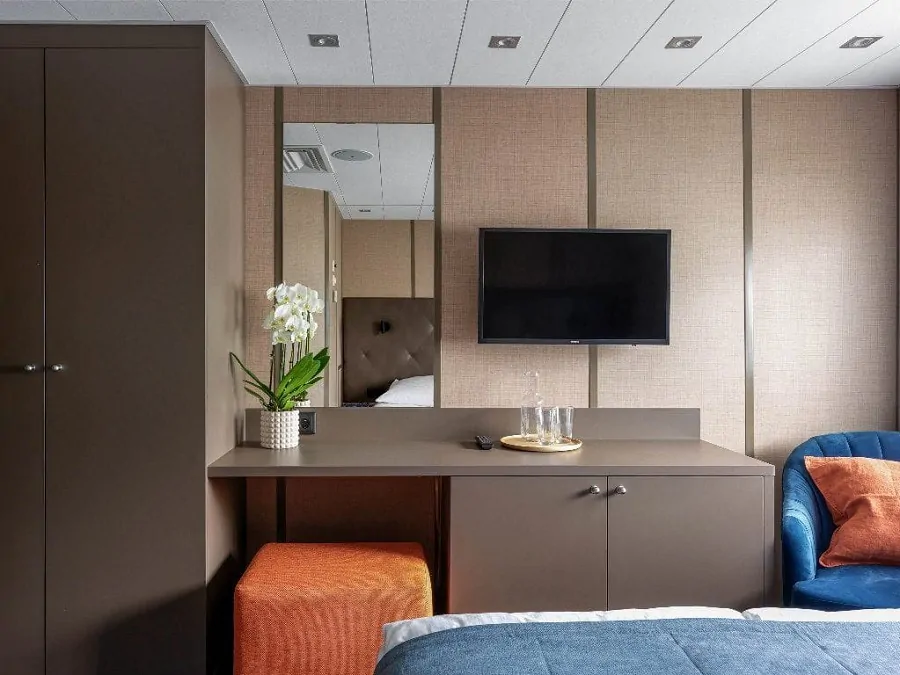 Делюкс с двуспальной кроватью (средняя палуба)