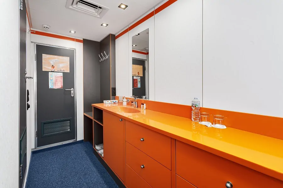 2-местная с двуспальной кроватью, тип 2 (средняя палуба)