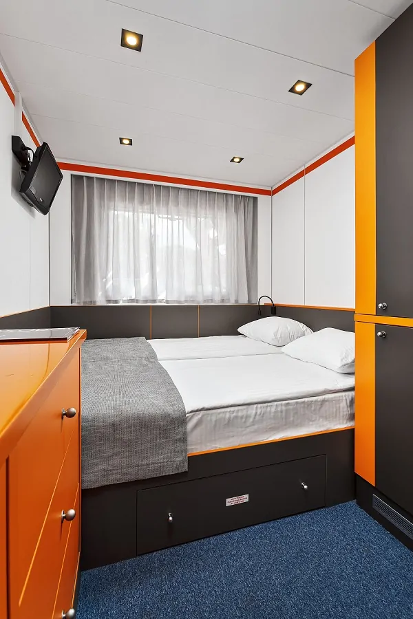 2-местная с двуспальной кроватью, тип 2 (средняя палуба)