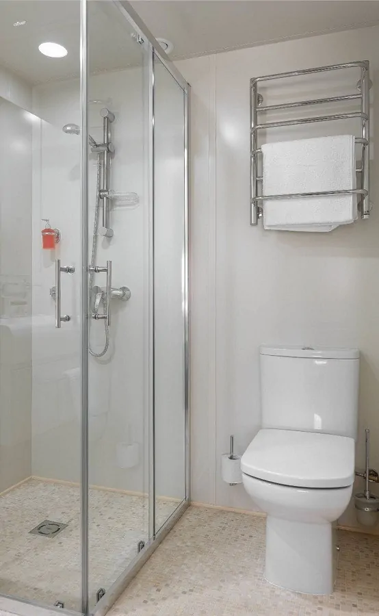 Делюкс с двуспальной кроватью (средняя палуба)