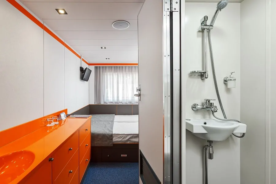 2-местная с двуспальной кроватью, тип 2 (средняя палуба)