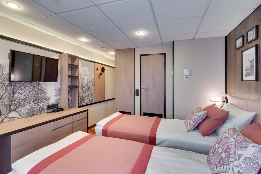 Полулюкс с балконом (средняя палуба)