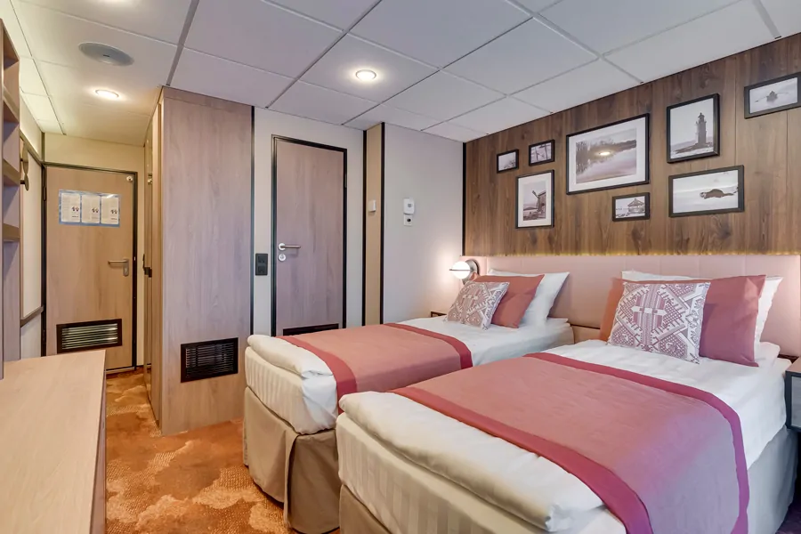 Полулюкс с балконом (средняя палуба)