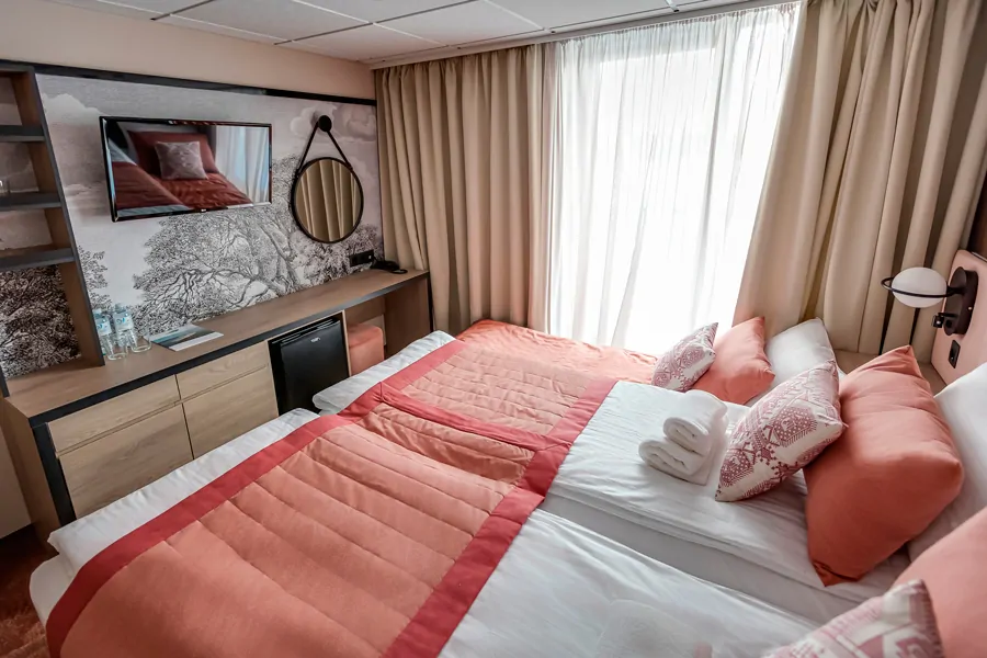 Полулюкс+ с балконом (средняя палуба)