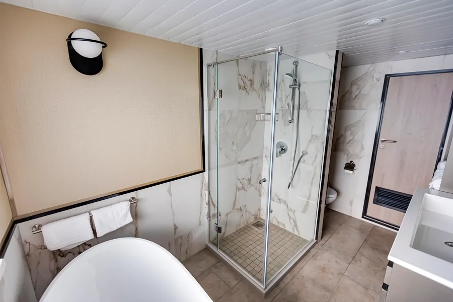 Панорамный люкс с балконом