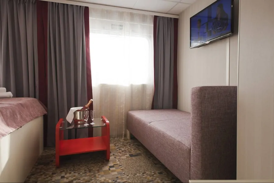 Люкс (средняя палуба)