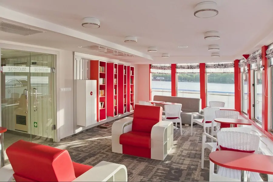 Максим Литвинов