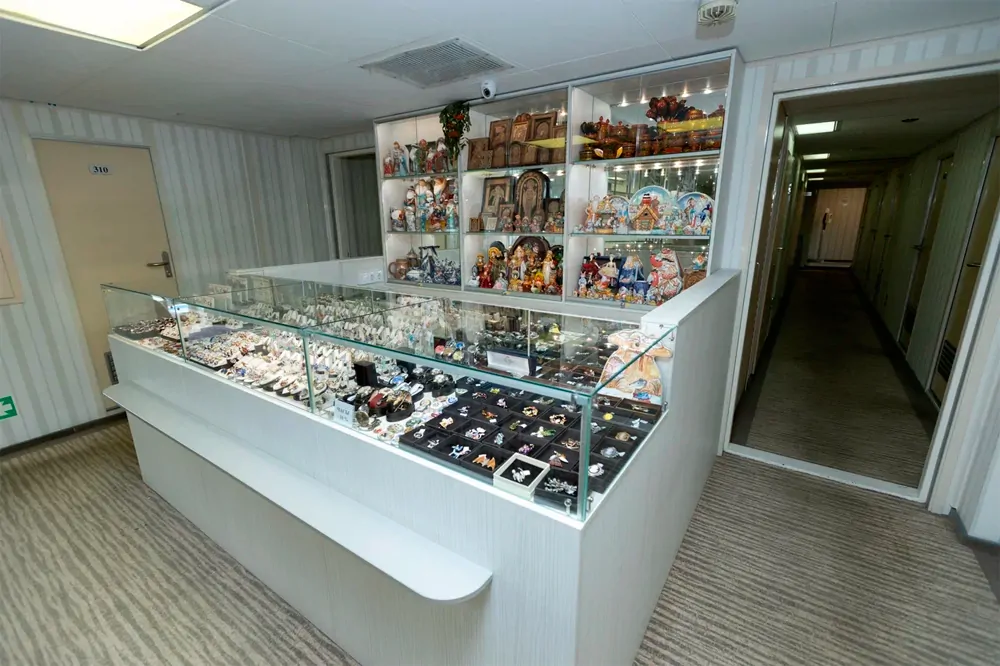 Максим Литвинов