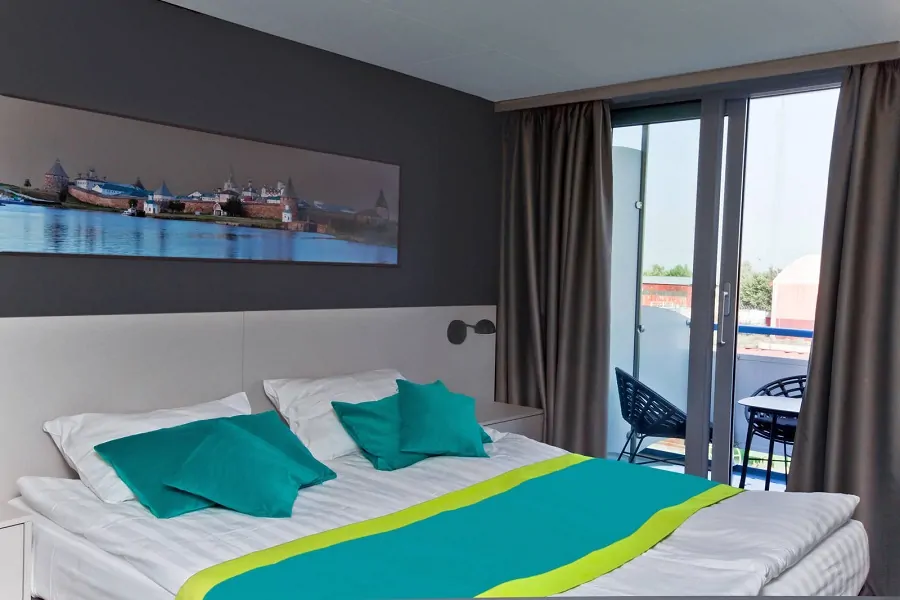 Полулюкс+ с балконом (средняя палуба)