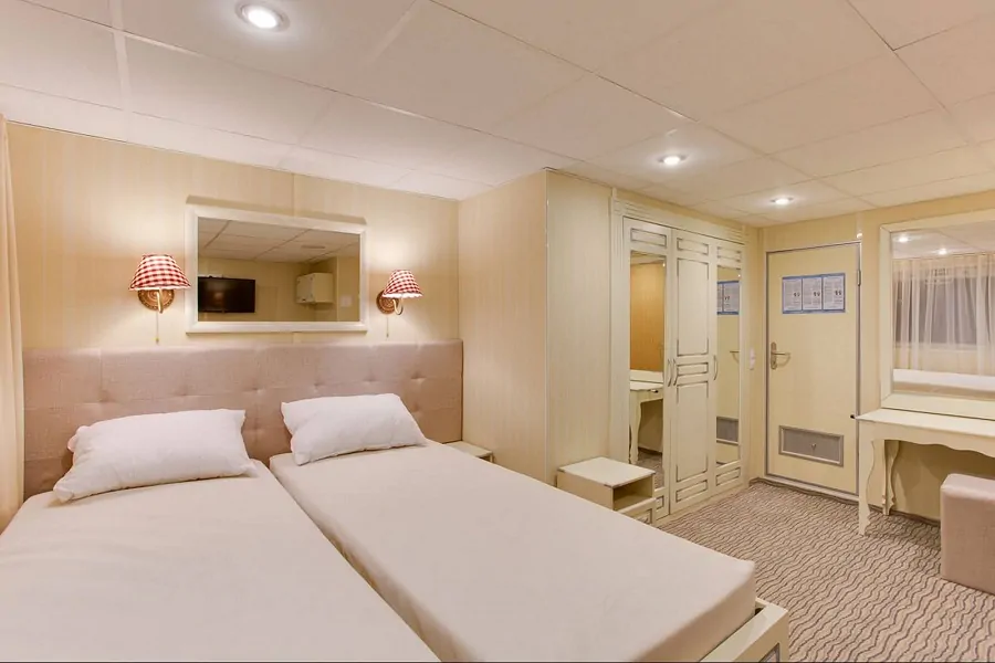 Люкс (средняя палуба)