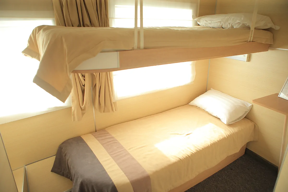 Двухместная (двухъярусная)